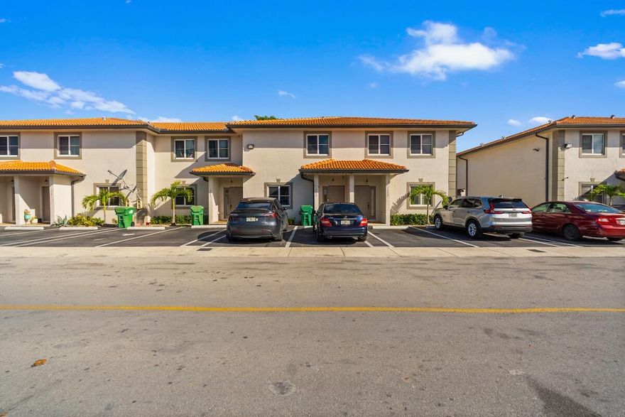 Spacious 2007-built townhouse featuring a well-designed floor plan and comfortable living space throughout. Move-in ready with solid condition and great potential to customize to your taste. Excellent opportunity for homeowners or investors alike.