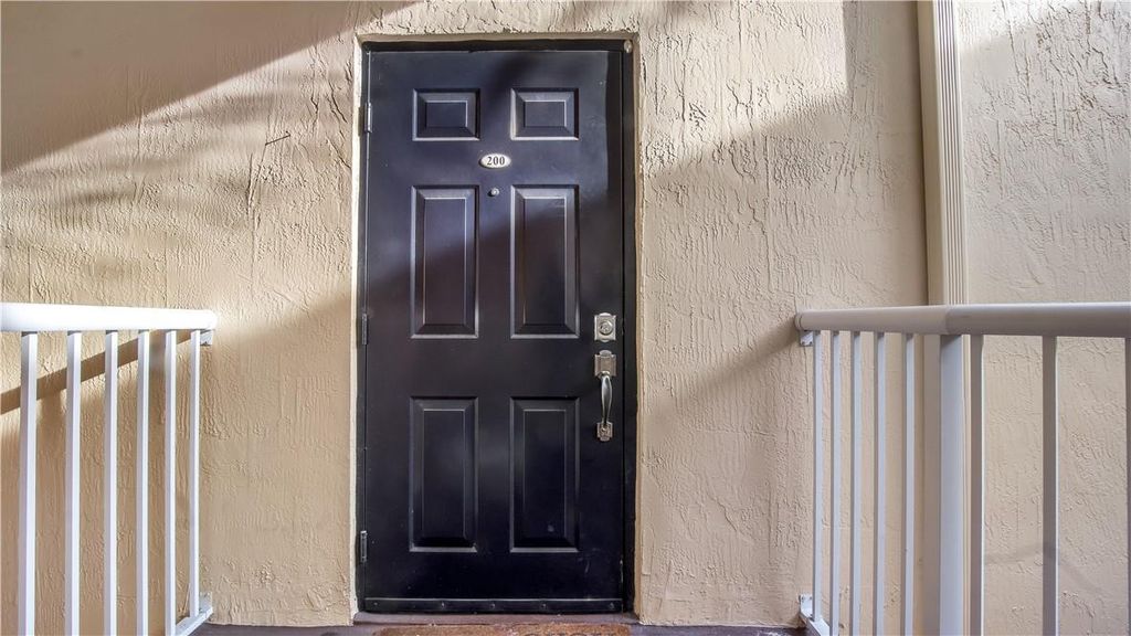 Photo of 100 S Jacaranda C.C. #200, Plantation, FL 33324 (MLS # F10445285)