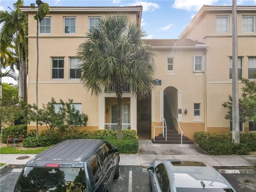 Photo of 100 S Jacaranda C.C. #200, Plantation, FL 33324 (MLS # F10445285)