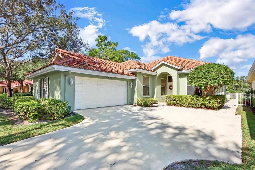Photo of 100 Hampton Circle, Jupiter, FL 33458 (MLS # R10847423)