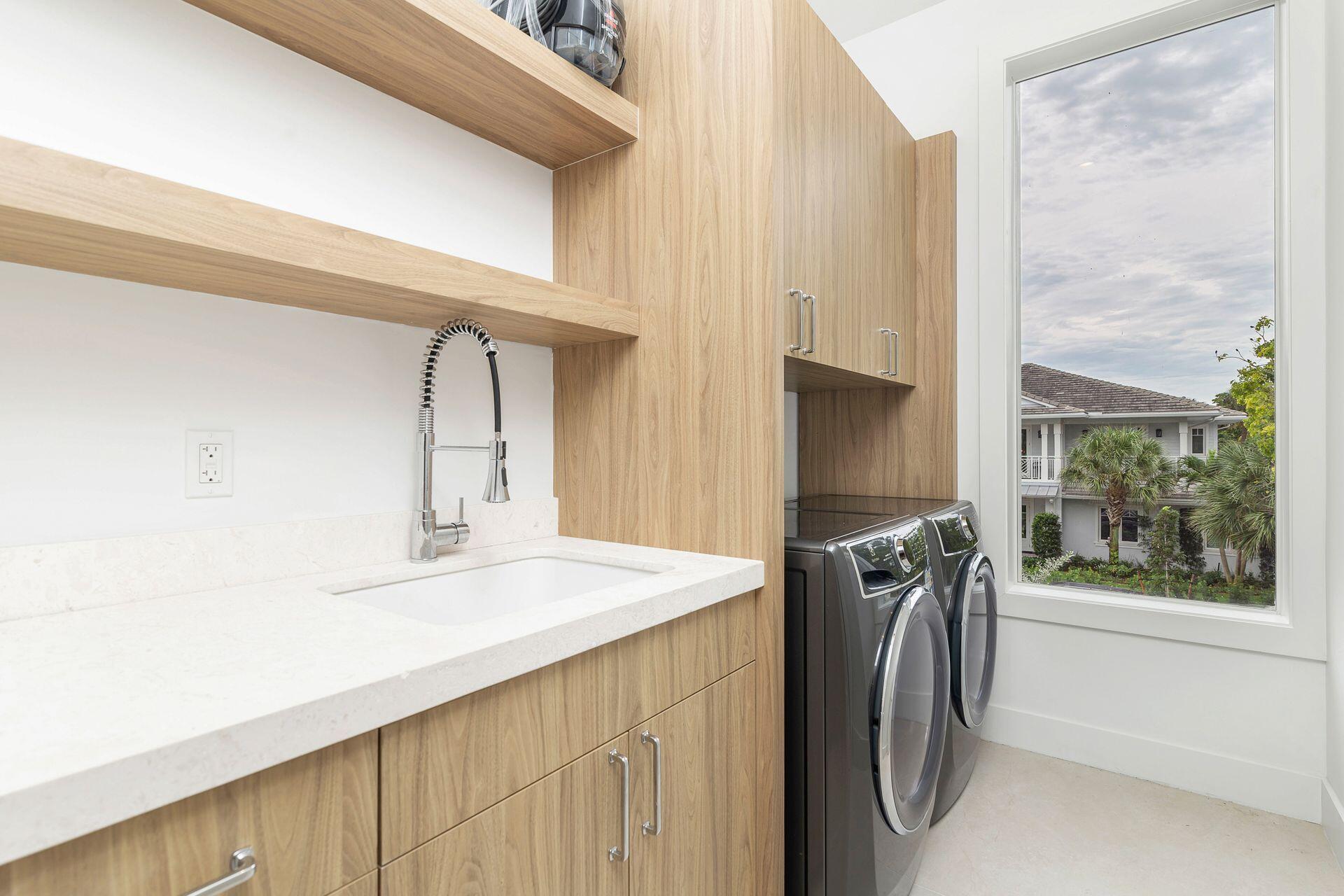 EDGEWATER - Residential