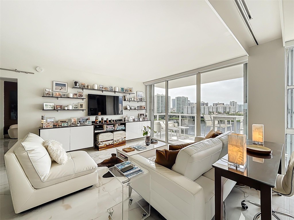 El Dorado Towers - Residential