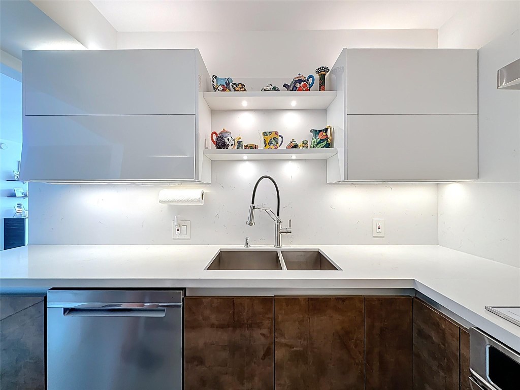 El Dorado Towers - Residential