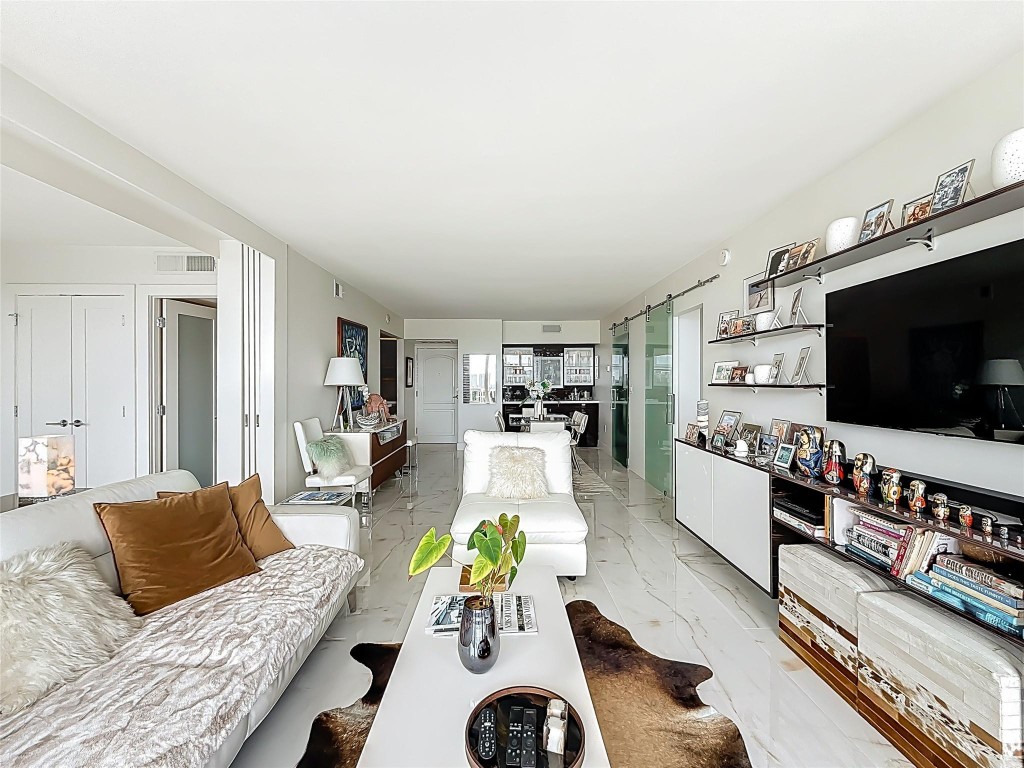 El Dorado Towers - Residential