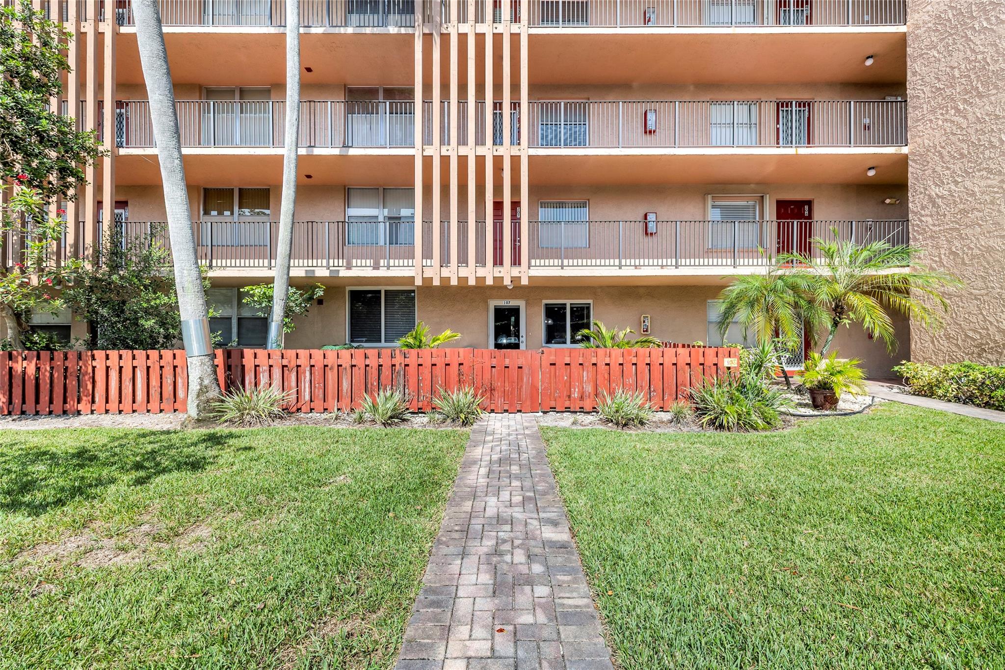Palm Lakes Condominium - Residential