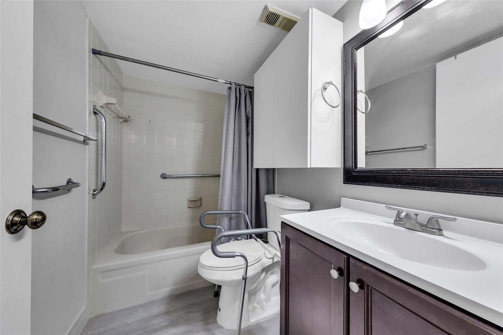 Palm Lakes Condominium - Residential
