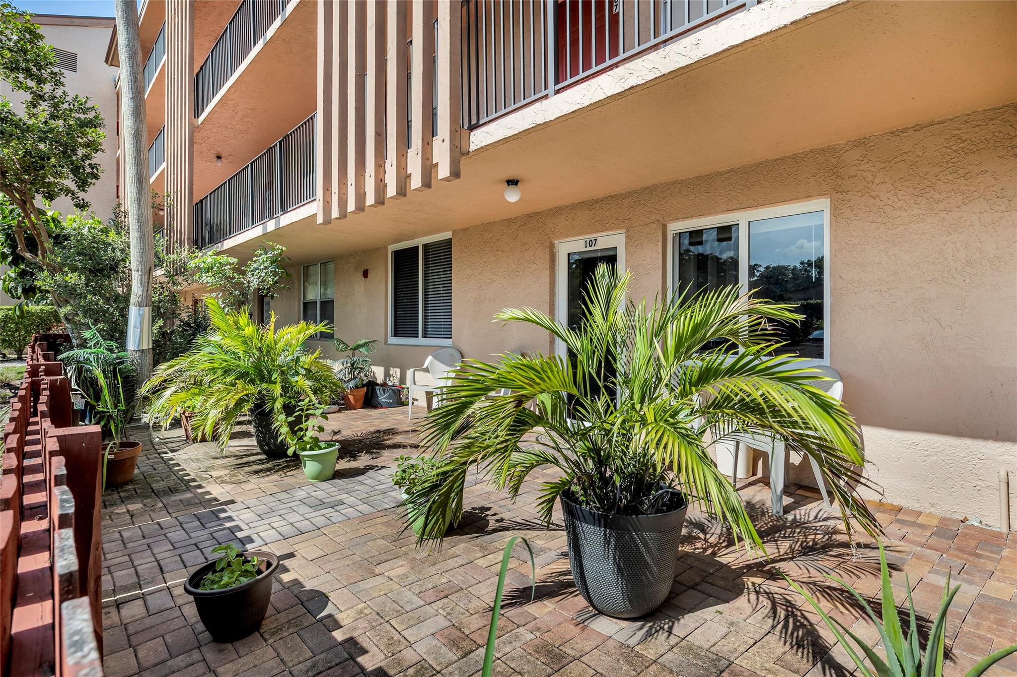Palm Lakes Condominium - Residential