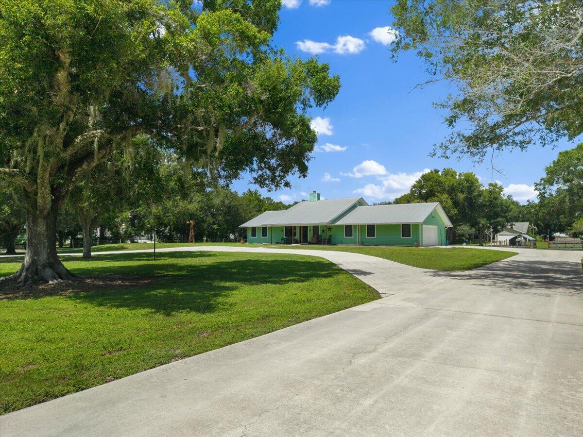 10880 Heil Road, Fort Pierce, FL, 34945/$675,000 2 10880 Heil Road