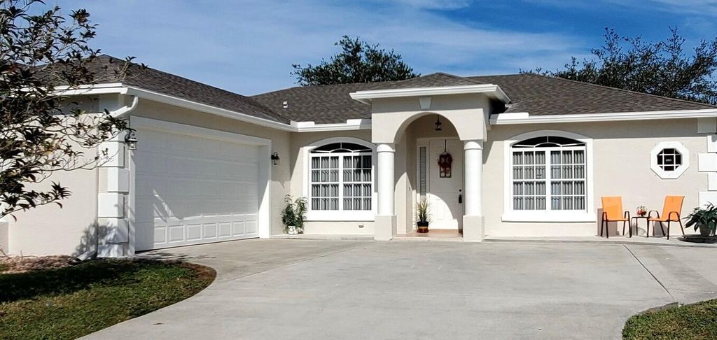 Photo of 249 NW Bayshore Boulevard, Port St Lucie, FL 34983 (MLS # R10915986)