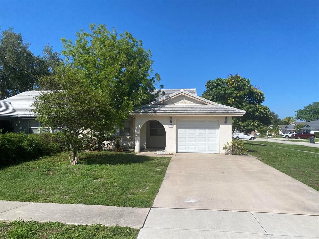 Photo of 925 Country Wood Court, Wellington, FL 33414 (MLS # R10881907)