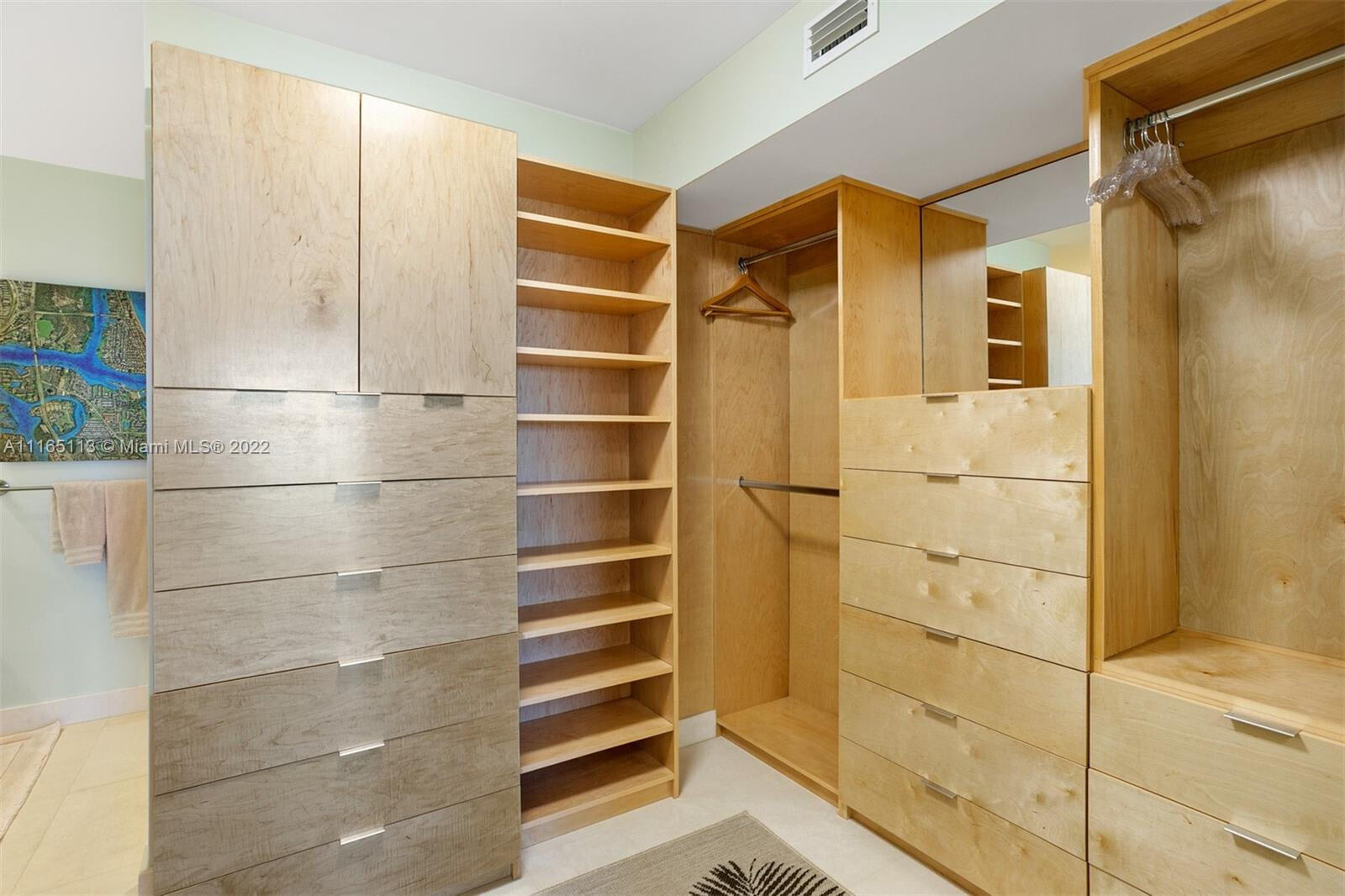 ISLAND HOUSE NORTHEAST CONDO APTS - Residential Lease
