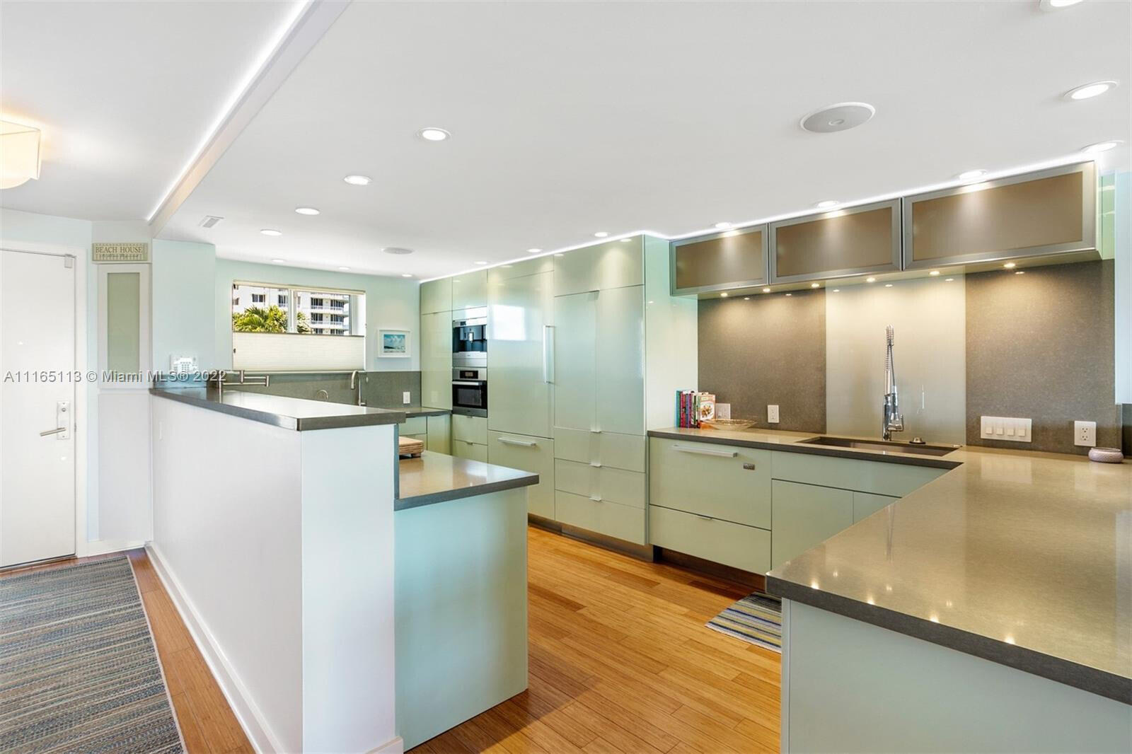 ISLAND HOUSE NORTHEAST CONDO APTS - Residential Lease