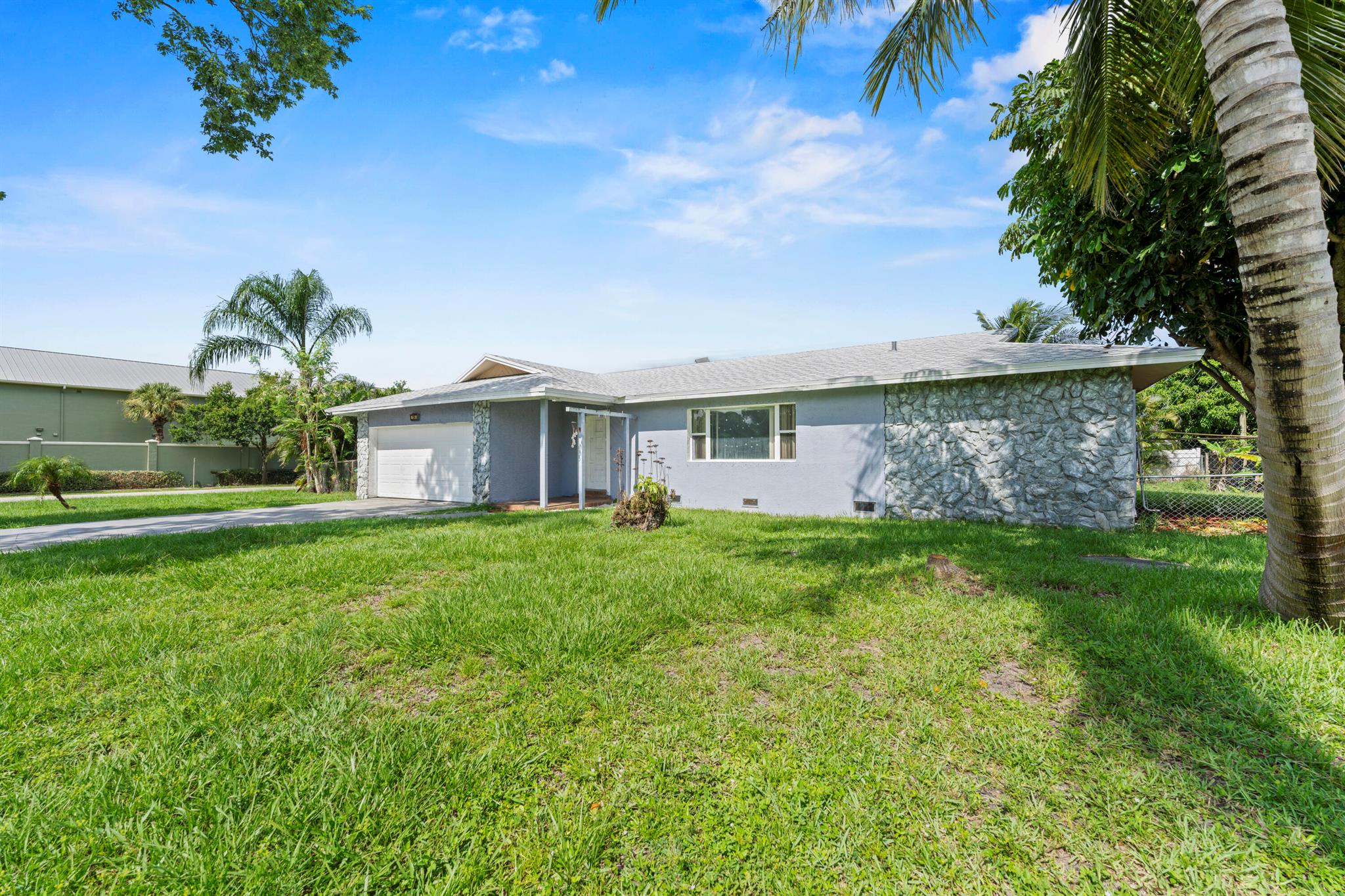 106 NW Broadview Street, Port St Lucie, FL, 34983/$425,000 3 106 NW Broadview Street