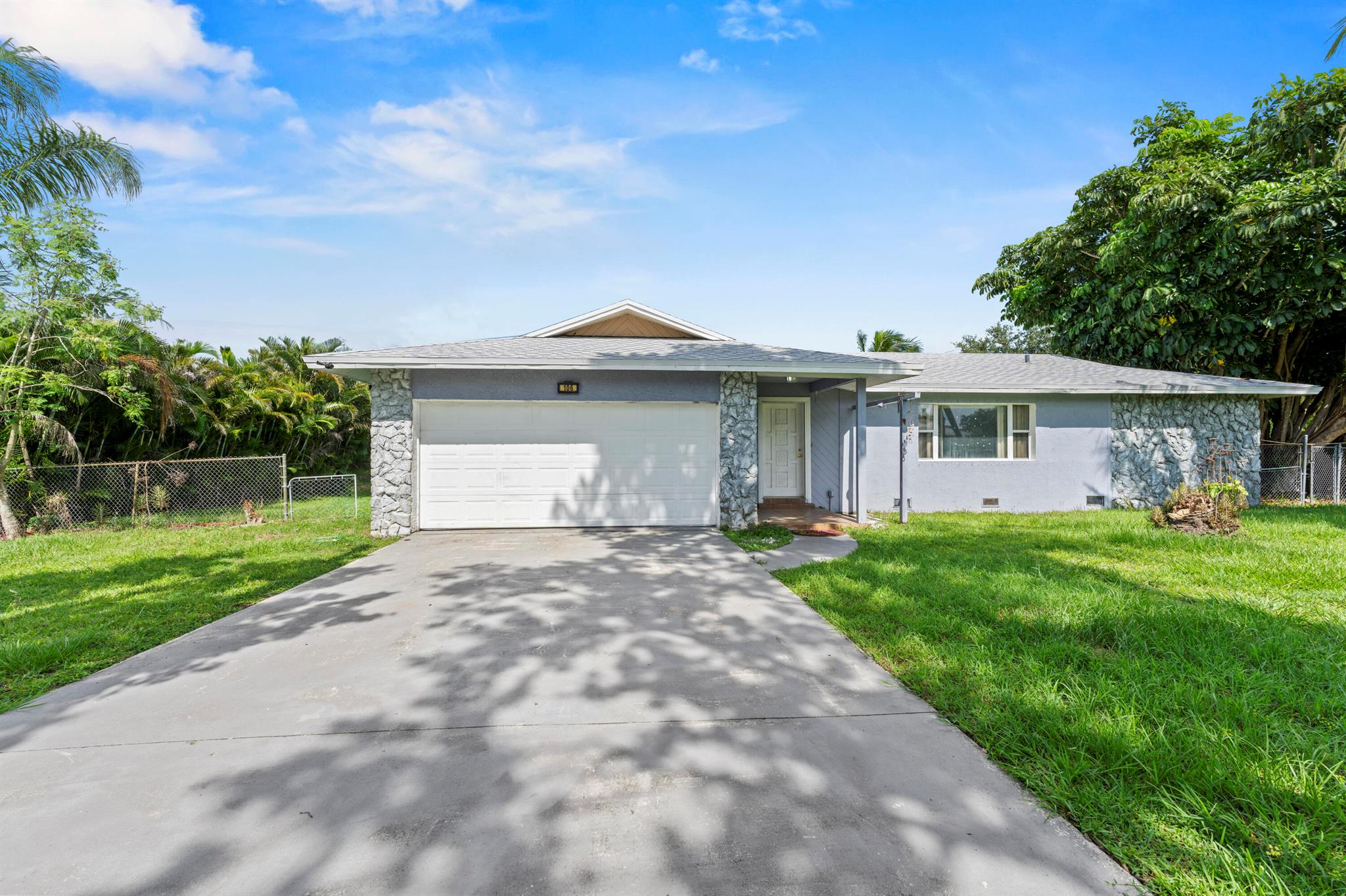 106 NW Broadview Street, Port St Lucie, FL, 34983/$425,000 2 106 NW Broadview Street