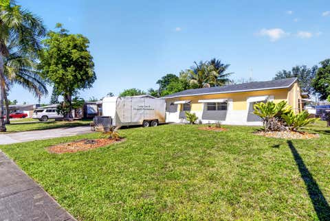 Tiny photo for 5730 NE 6th Terrace, Oakland Park, FL 33334 (MLS # B26018294)