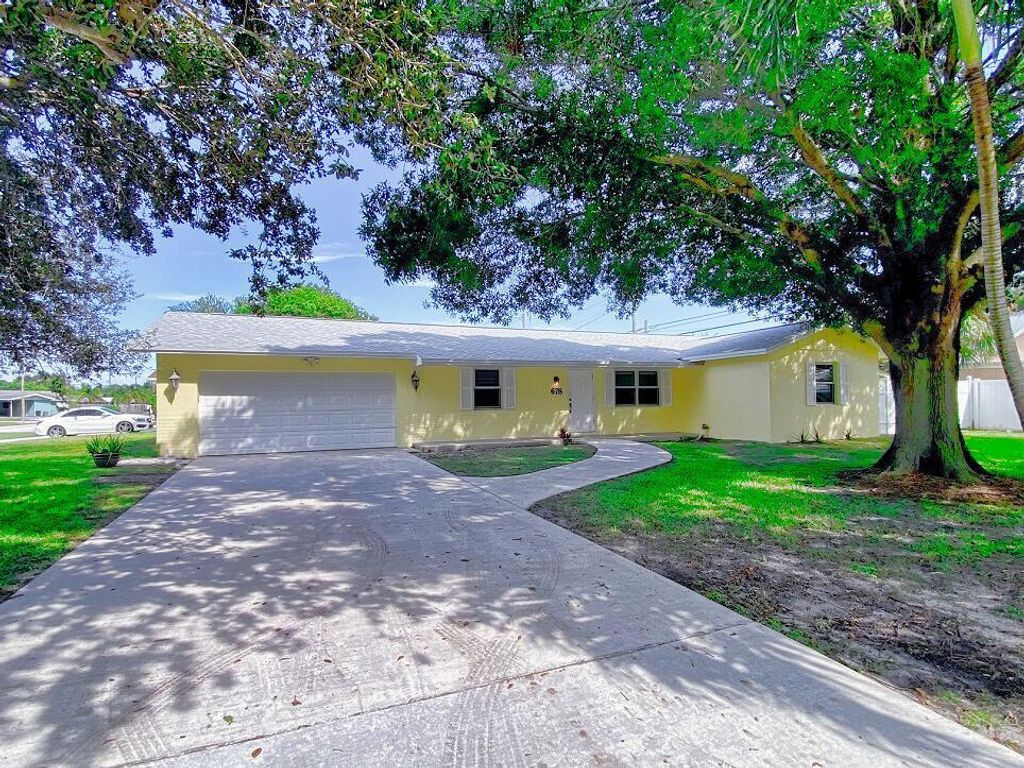 Photo of 678 Riverside Drive, Palm Beach Gardens, FL 33410 (MLS # R10920480)