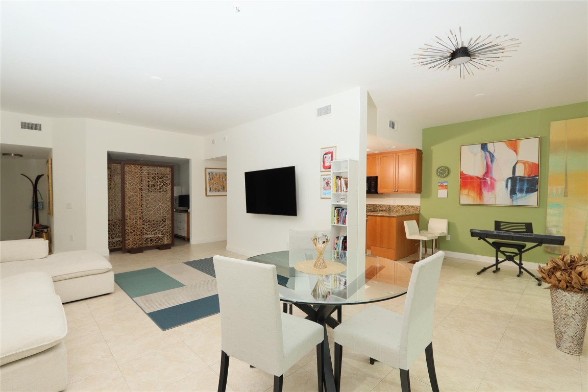 411 N New River Drive 201