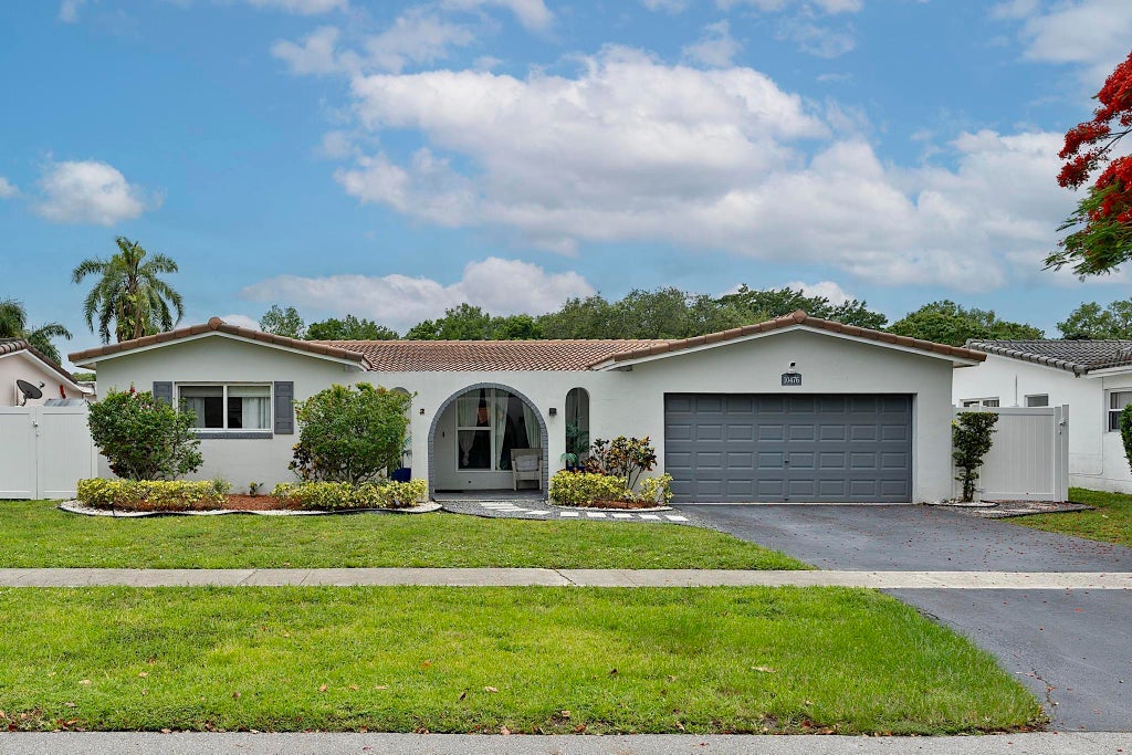 Photo of 10476 NW 3rd Street, Plantation, FL 33324 (MLS # B26036069)