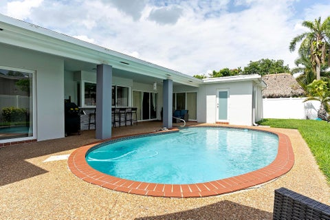 Tiny photo for 10476 NW 3rd Street, Plantation, FL 33324 (MLS # B26036069)