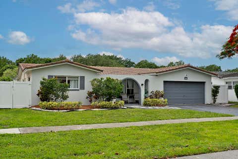 Tiny photo for 10476 NW 3rd Street, Plantation, FL 33324 (MLS # B26036069)