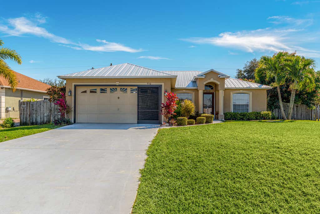 Photo of 950 SW Connecticut Terrace, Port Saint Lucie, FL 34953 (MLS # R10772215)