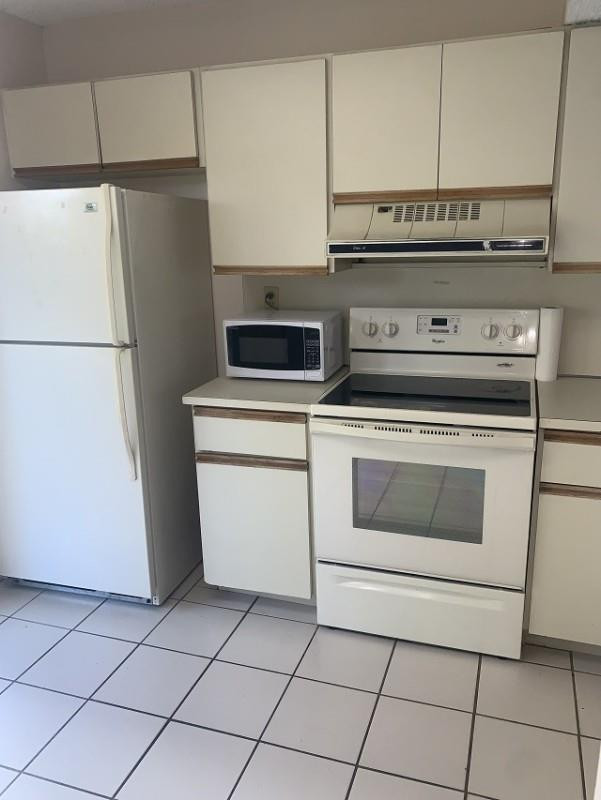 Carmel Twnhms Condo - Residential Lease