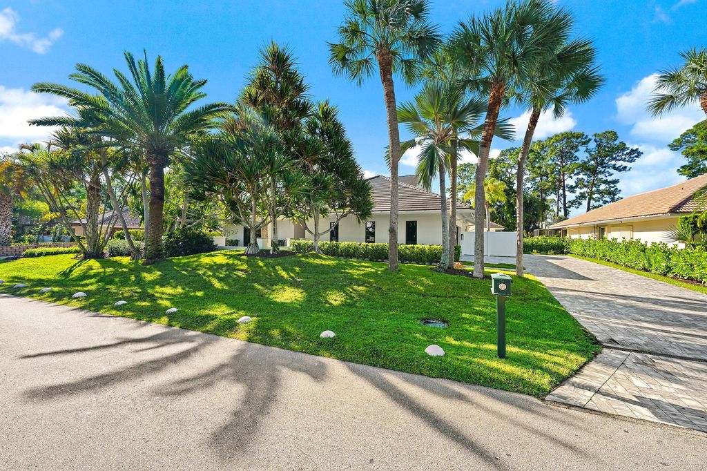 Photo of 12 Alston Road, Palm Beach Gardens, FL 33418 (MLS # B26022412)