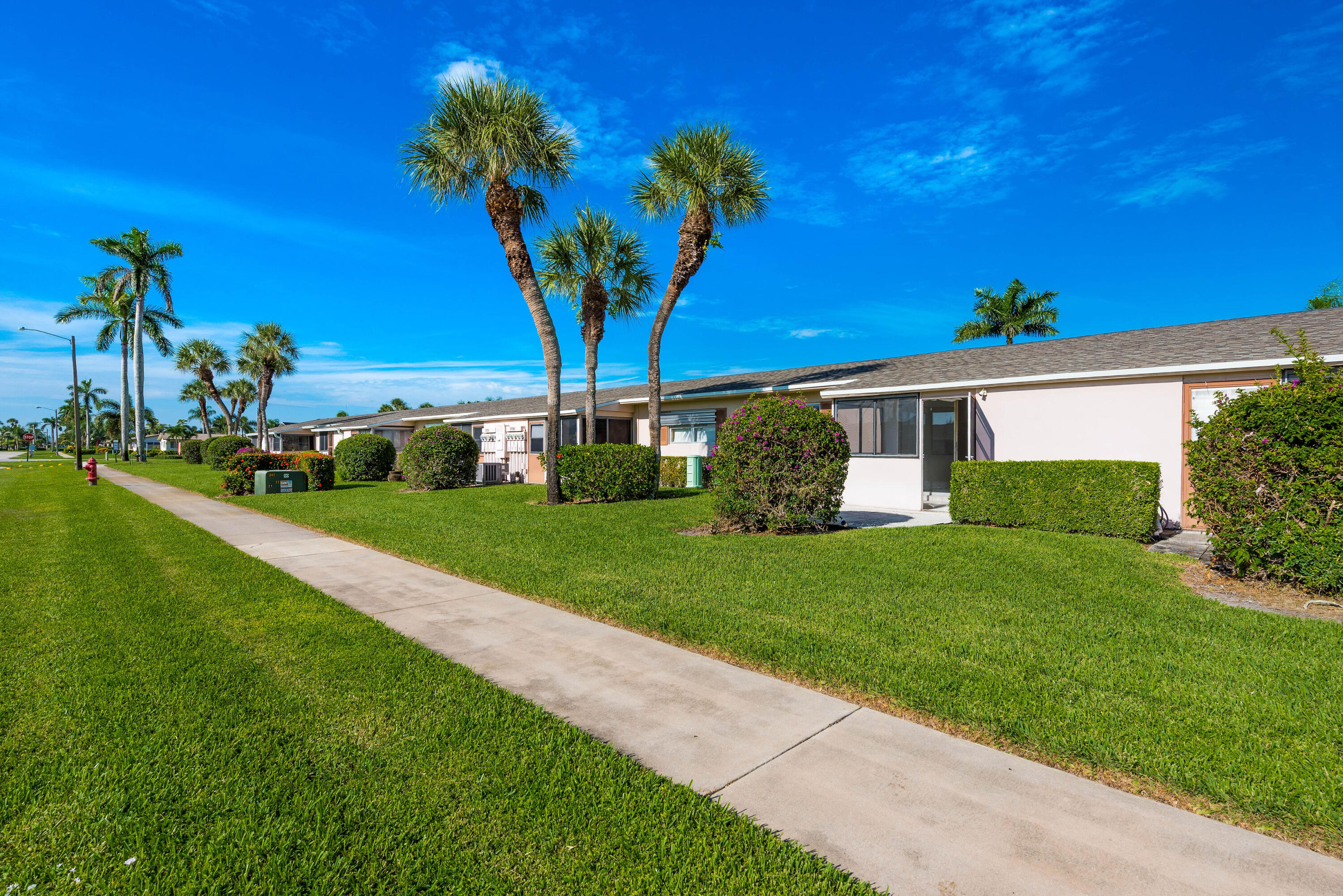 CRESTHAVEN VILLAS 28 CONDO - Residential