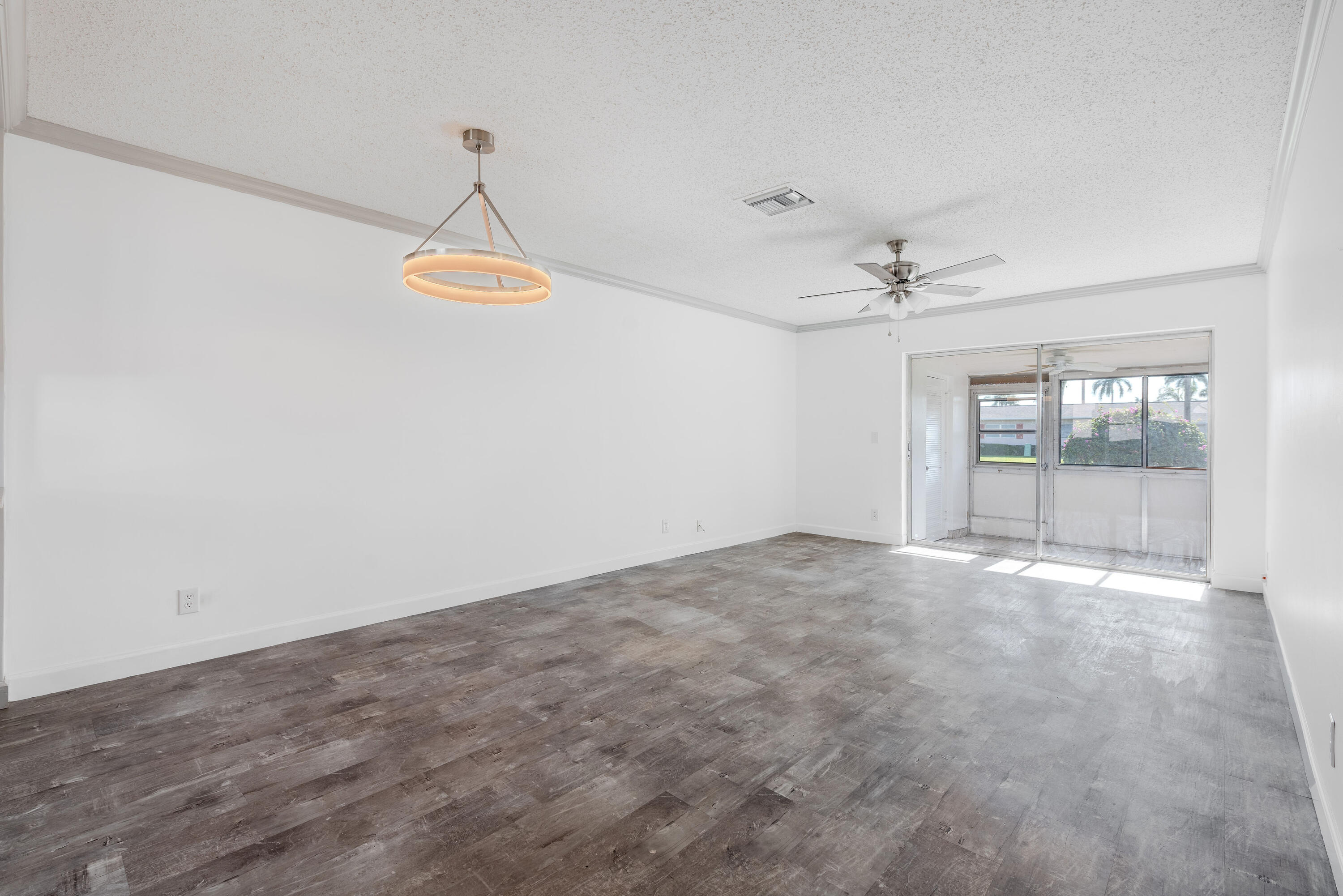 CRESTHAVEN VILLAS 28 CONDO - Residential