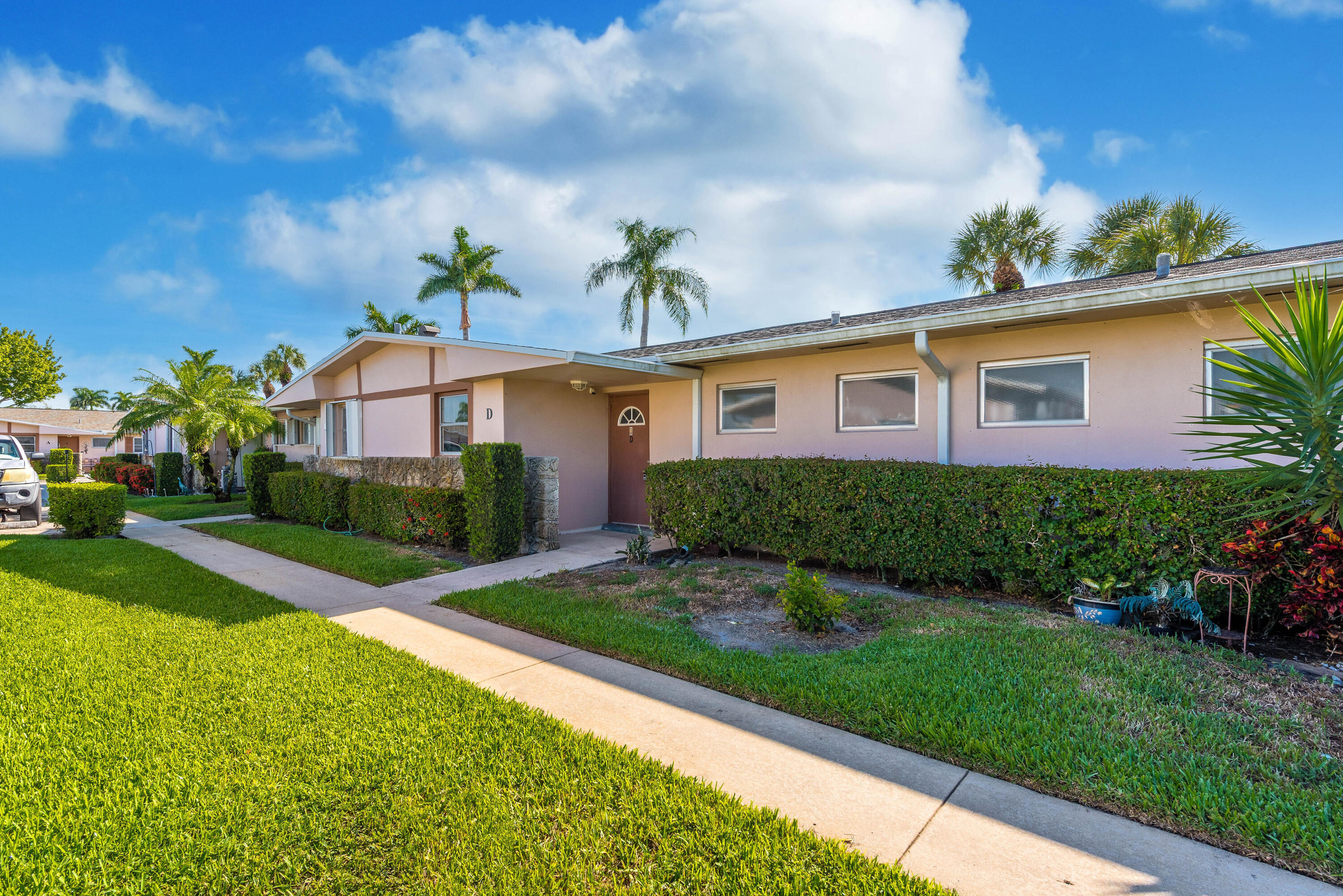 CRESTHAVEN VILLAS 28 CONDO - Residential