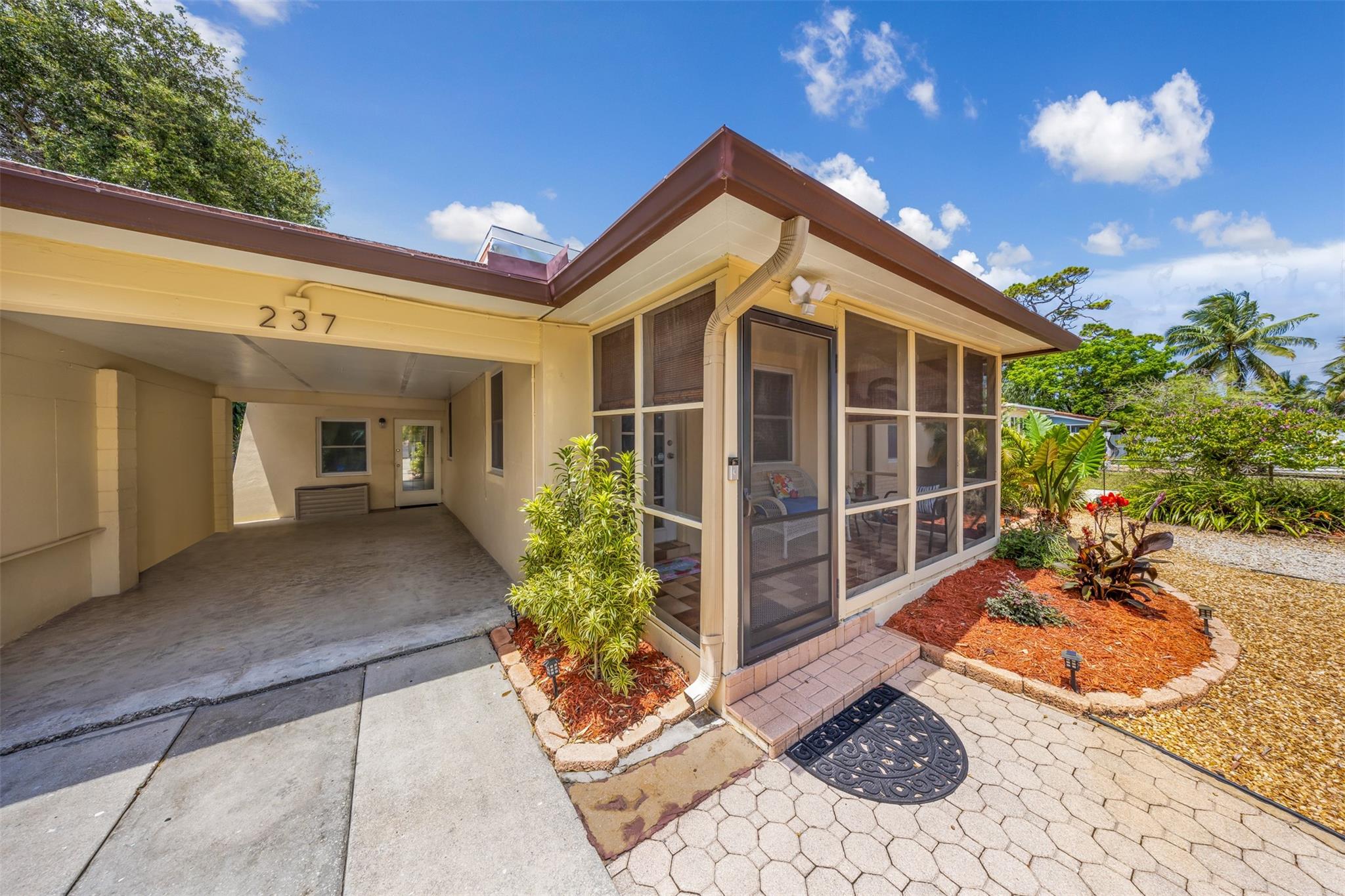 237 SW 20th St
