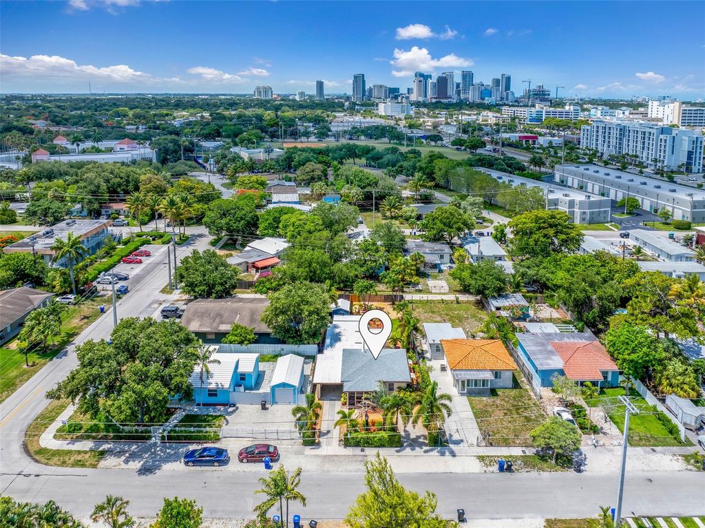 Photo of 237 SW 20th Street, Fort Lauderdale, FL 33315 (MLS # F10504234)