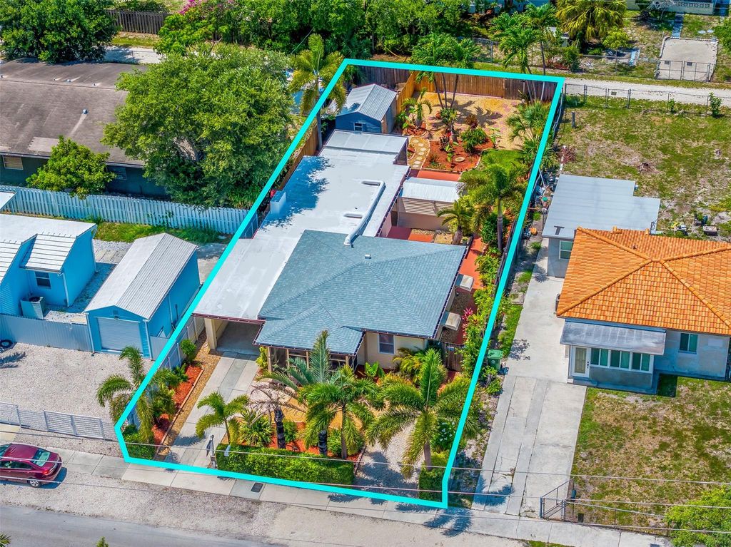 Photo of 237 SW 20th Street, Fort Lauderdale, FL 33315 (MLS # F10504234)