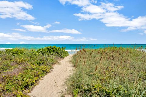 A home in Hutchinson Island