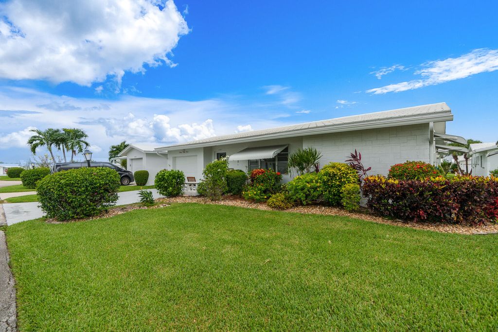 Photo of 2097 SW 14th Avenue, Boynton Beach, FL 33426 (MLS # R11017570)