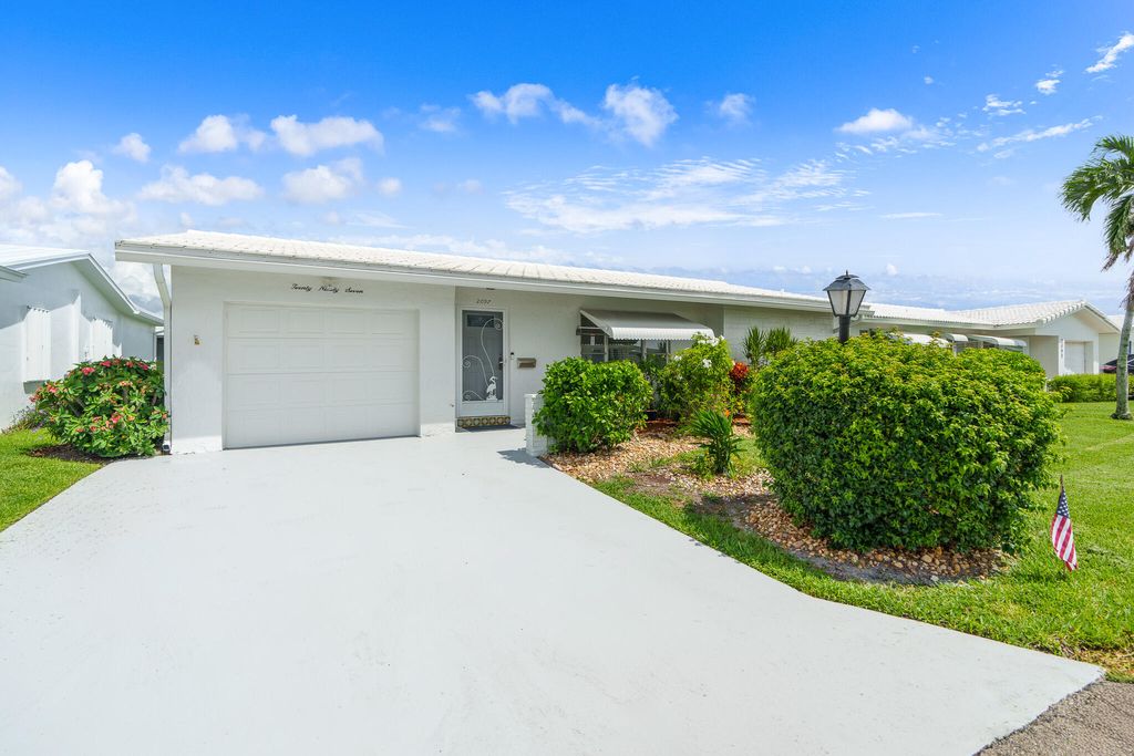 Photo of 2097 SW 14th Avenue, Boynton Beach, FL 33426 (MLS # R11017570)