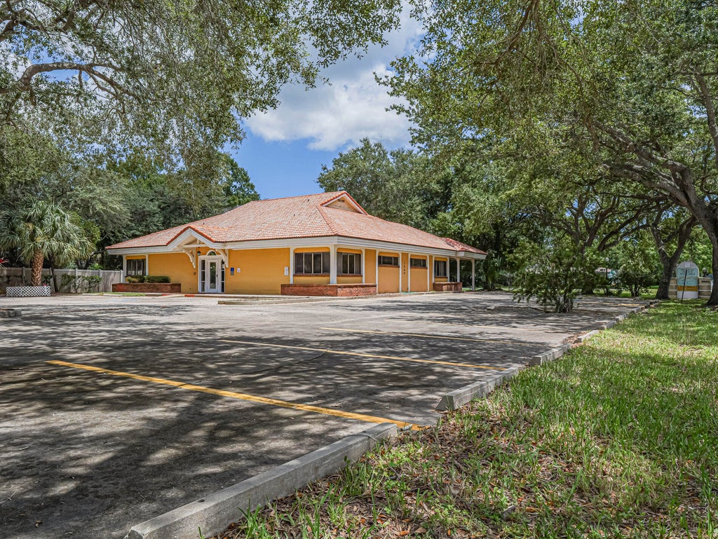Photo of 3660 20th Street, Vero Beach, FL 32960 (MLS # R11145113)