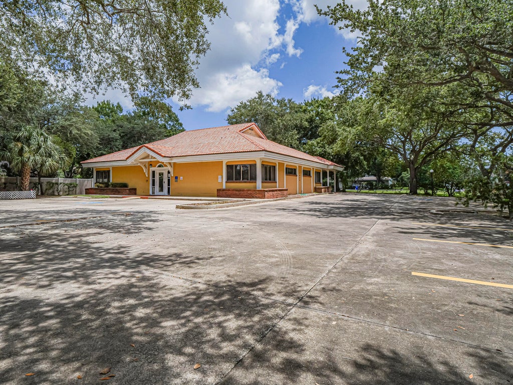 Photo of 3660 20th Street, Vero Beach, FL 32960 (MLS # R11145113)