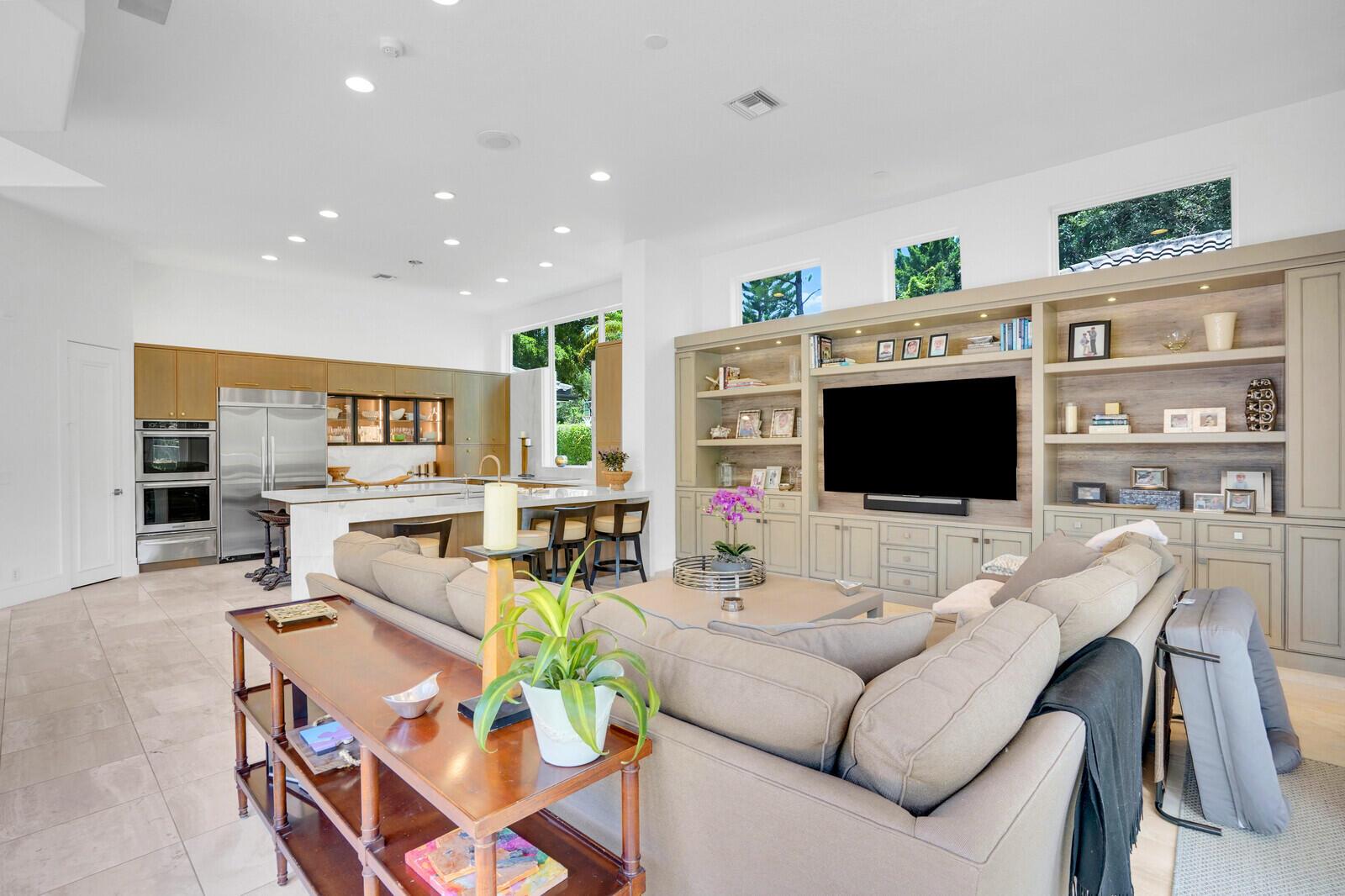 LONG LAKE ESTATES - Residential