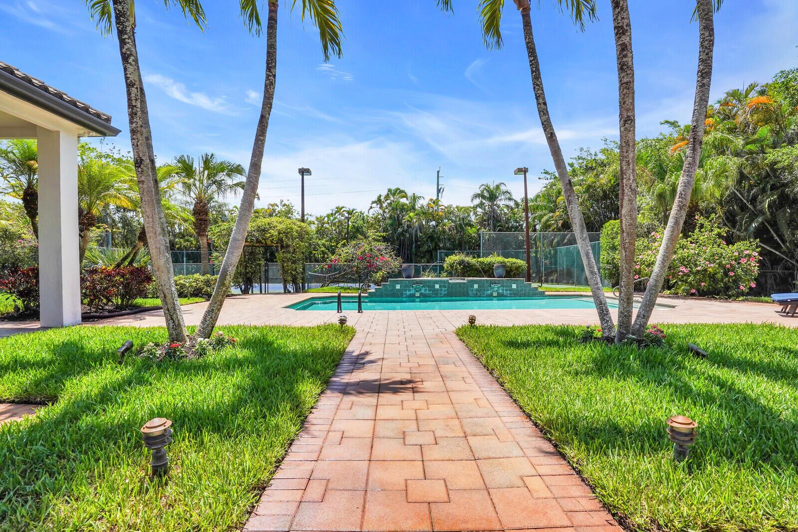 LONG LAKE ESTATES - Residential