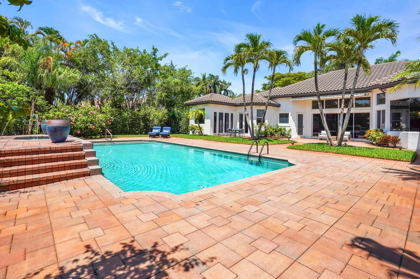 LONG LAKE ESTATES - Residential