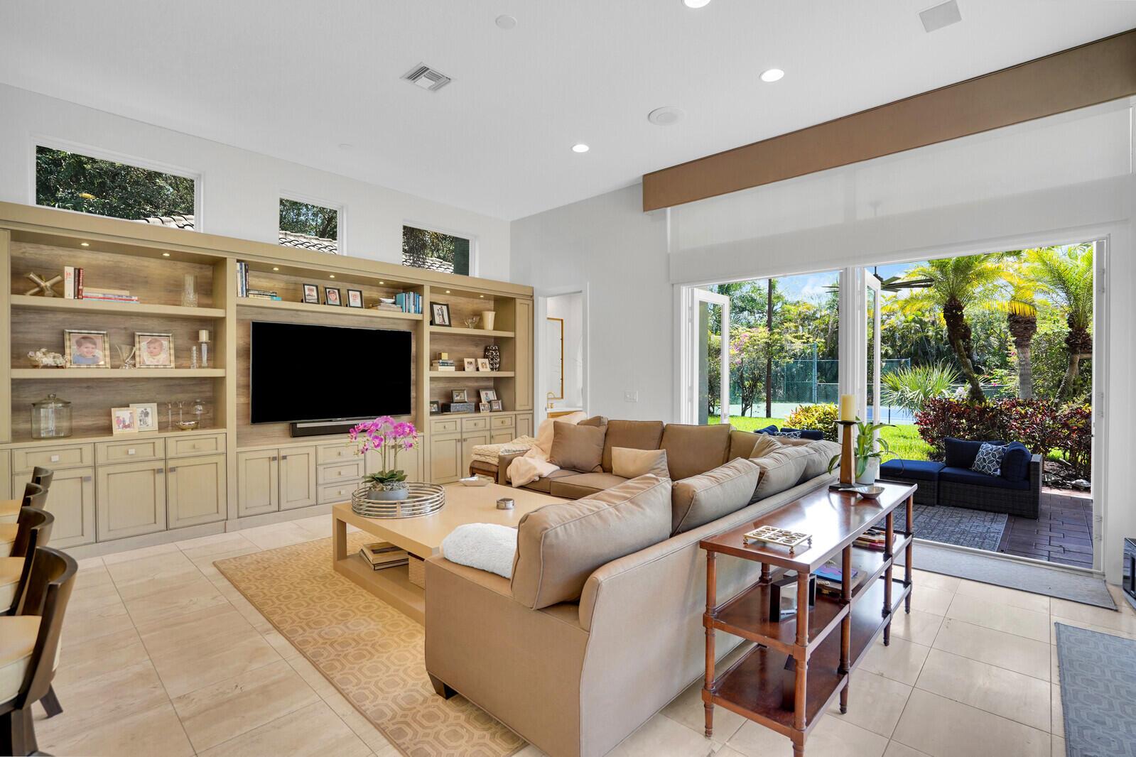 LONG LAKE ESTATES - Residential