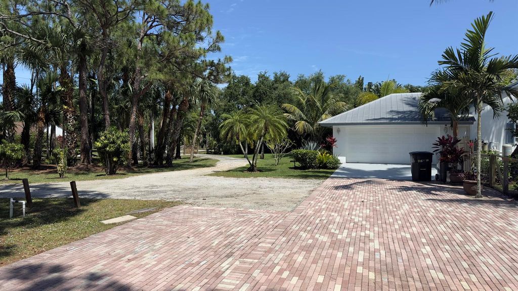 Photo of 11480 150th Court N, Jupiter, FL 33478 (MLS # R10980676)