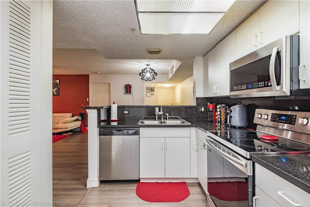 EVERGREEN LAKES - Residential