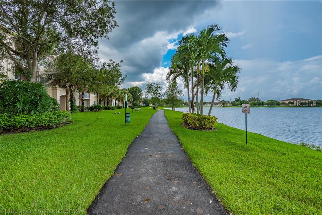 EVERGREEN LAKES - Residential