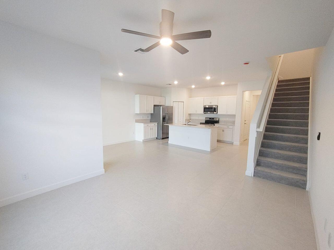 LAKESHORE AT THE FOUNTAINS REPLAT - Residential Lease