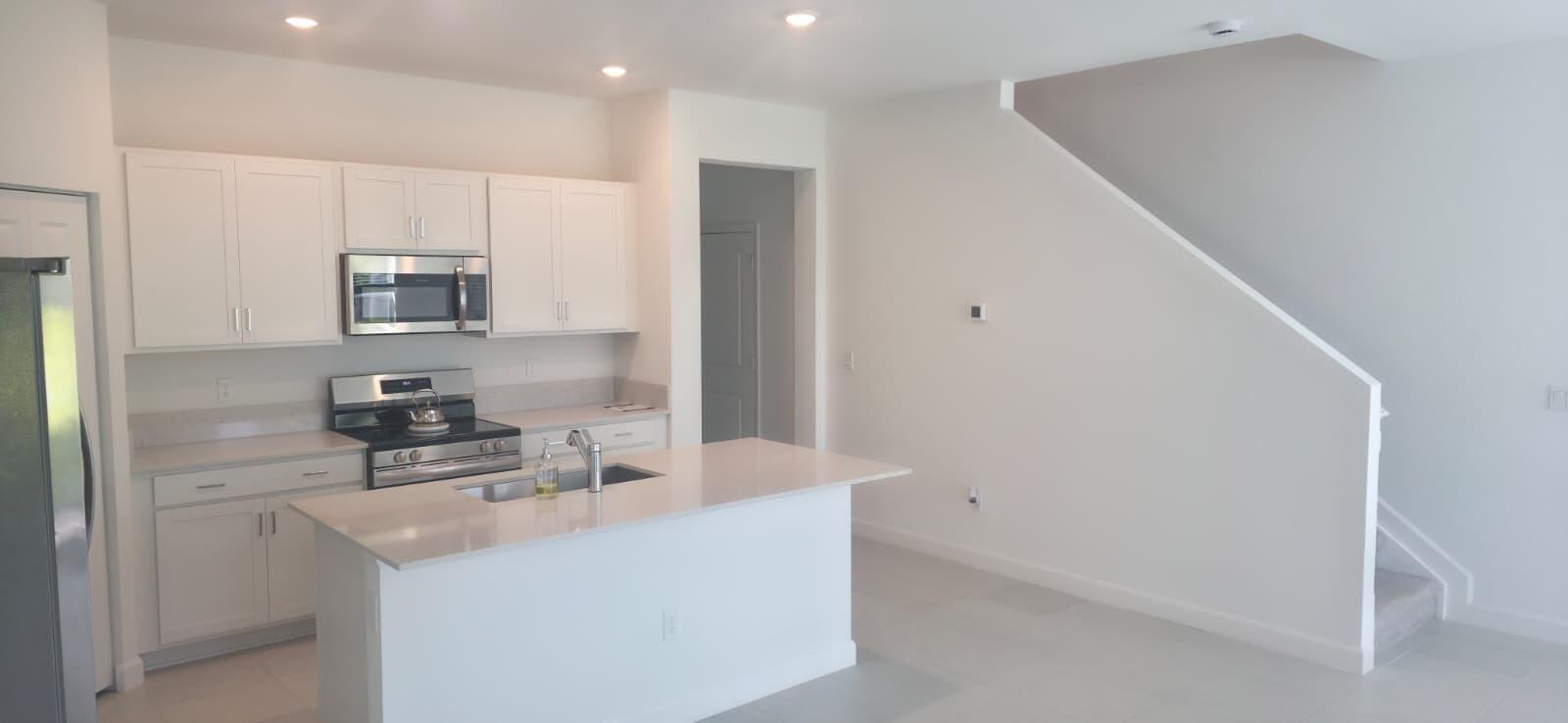 LAKESHORE AT THE FOUNTAINS REPLAT - Residential Lease