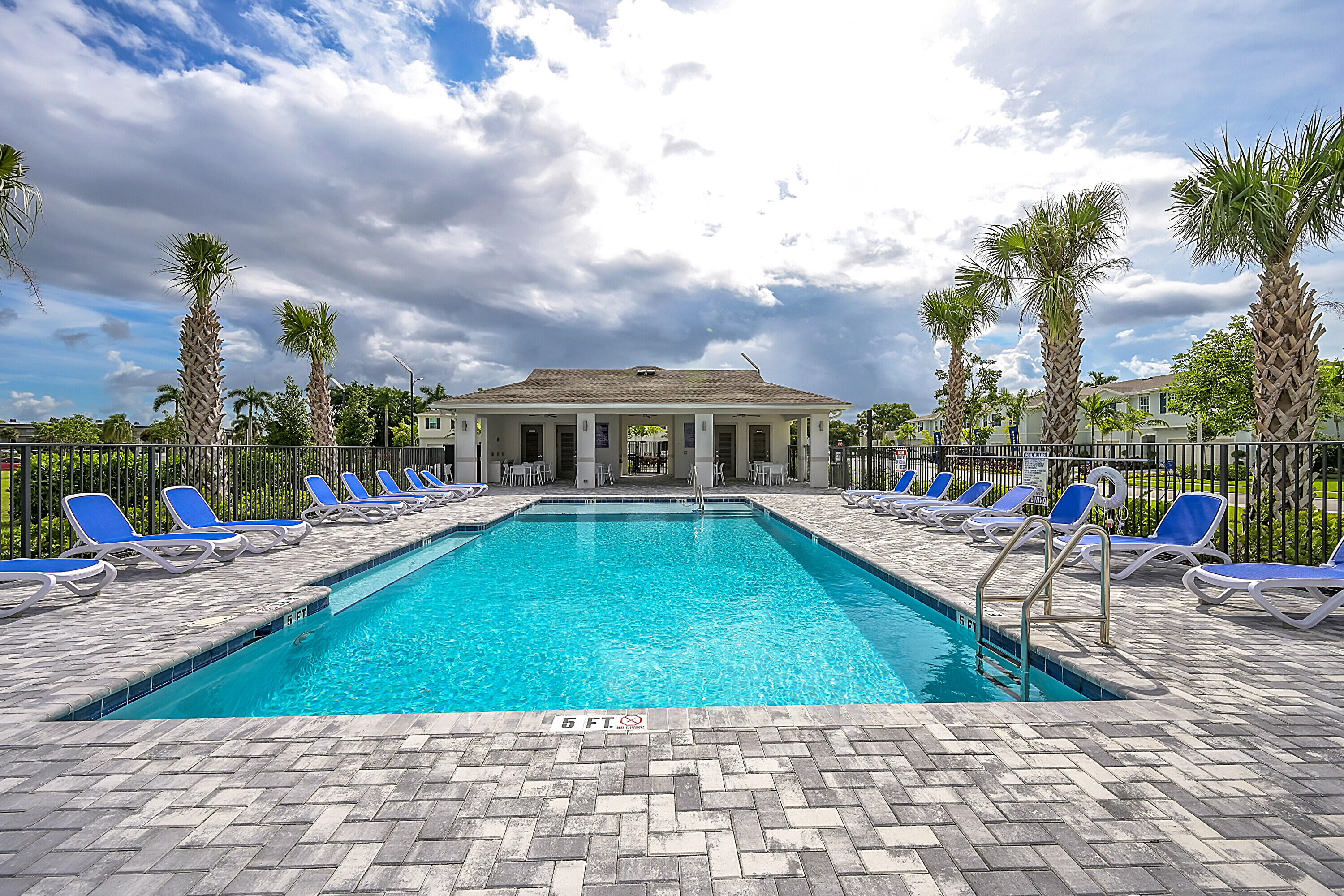 LAKESHORE AT THE FOUNTAINS REPLAT - Residential Lease