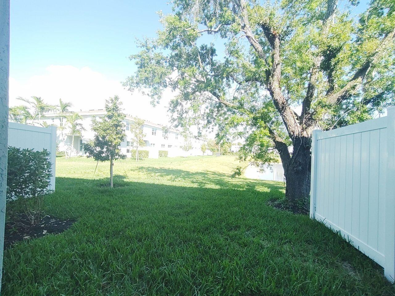 LAKESHORE AT THE FOUNTAINS REPLAT - Residential Lease