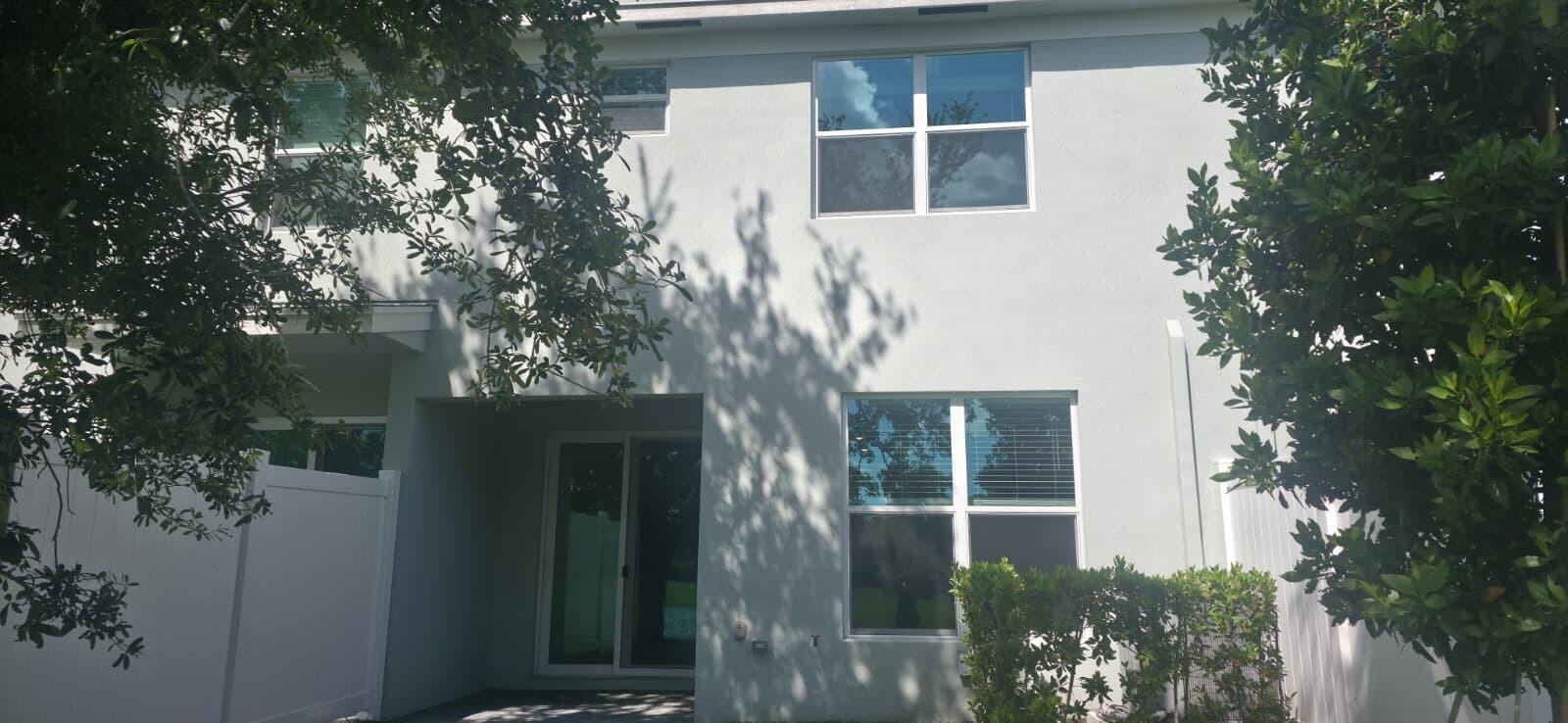 LAKESHORE AT THE FOUNTAINS REPLAT - Residential Lease